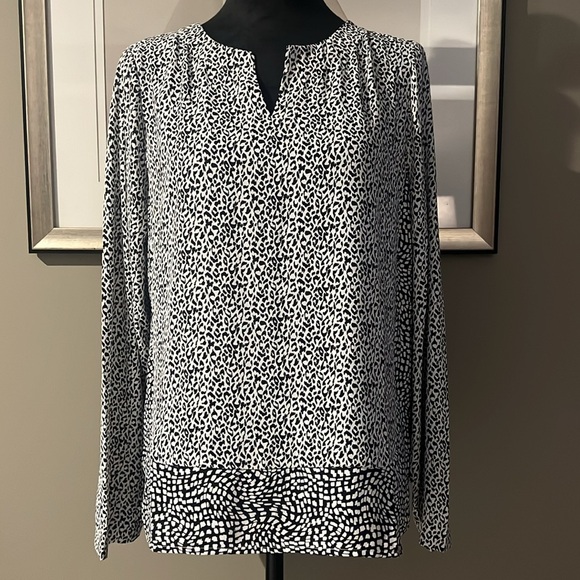 Chico’s-Glam Geo Mixed-Print Popover Top Size 0 - Picture 4 of 9